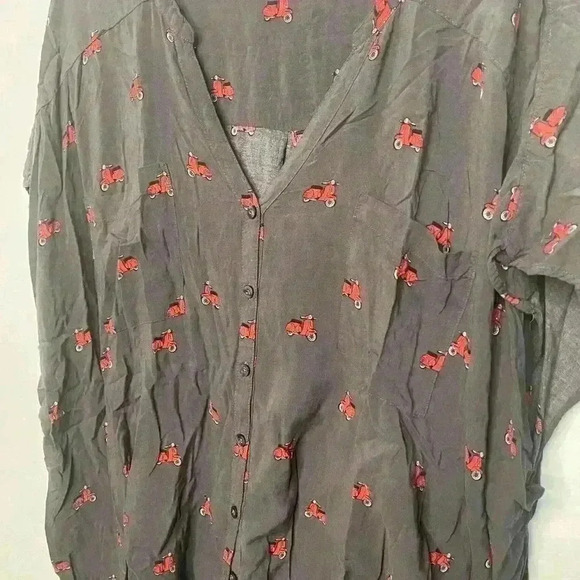 Torrid Gray Vespa Button Up Challis Top 6 6X 30 - Picture 4 of 6